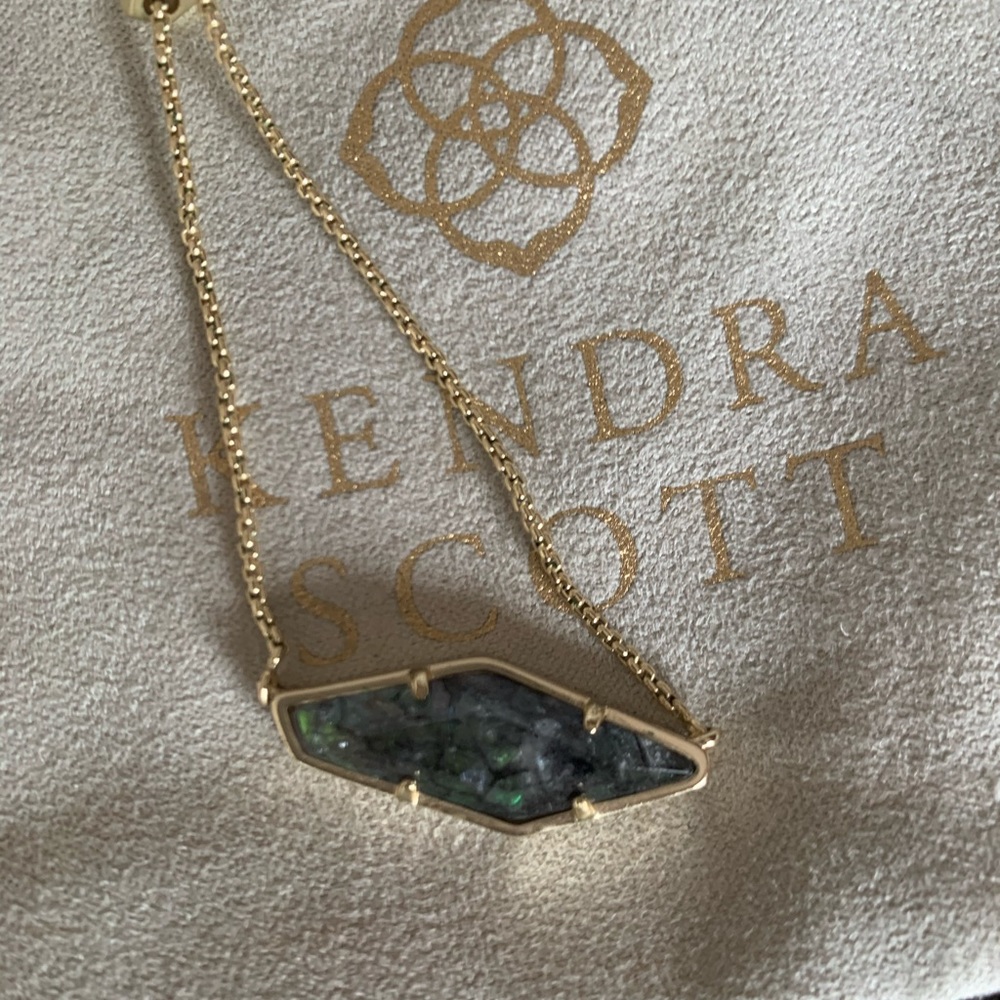 Kendra Scott necklace